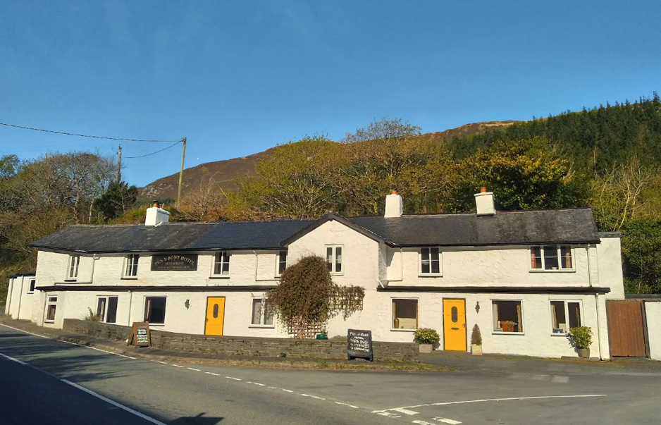 Gwesty Pen-y-Bont Hotel