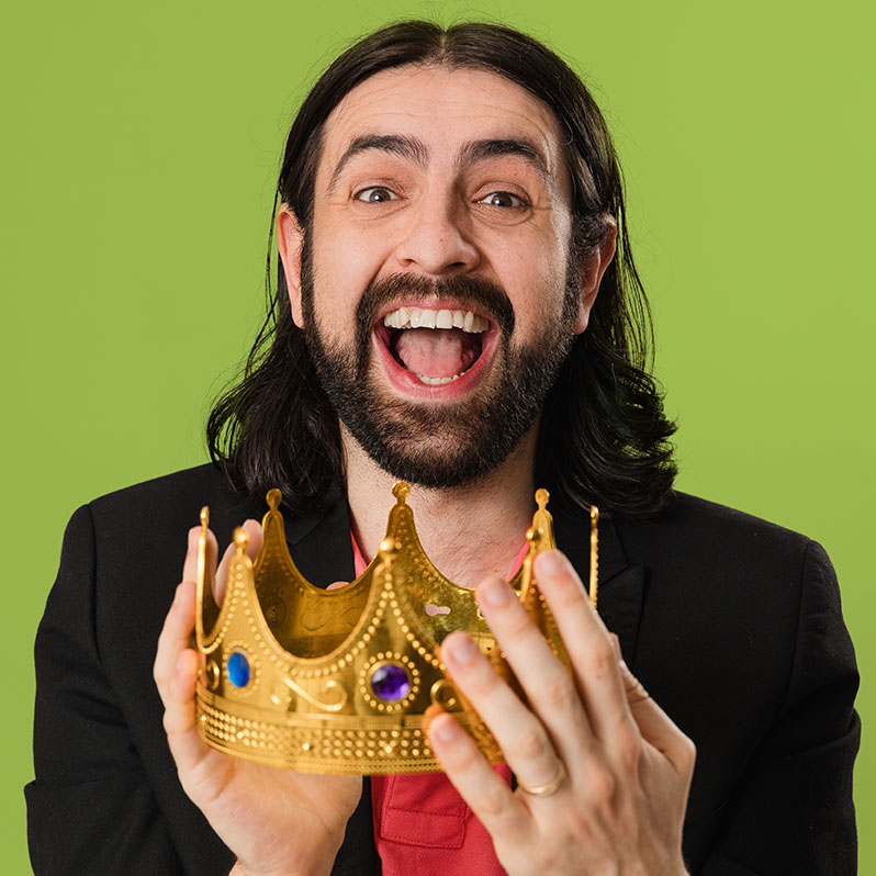 Photo of Steffan Alun, smiling and holding a crown
